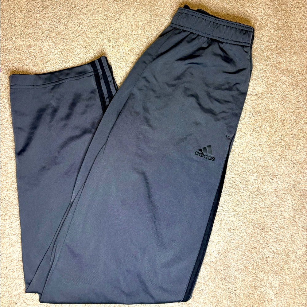 Grey Adidas sweat pants in excellent condition size Medium